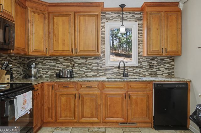 10 Laverne Court SE, Silver Creek, GA 30173