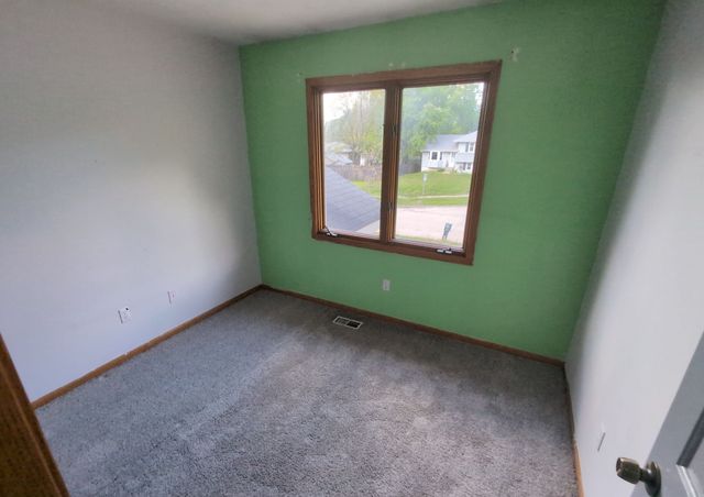 201 E Caulder Circle, Des Moines, IA 50315