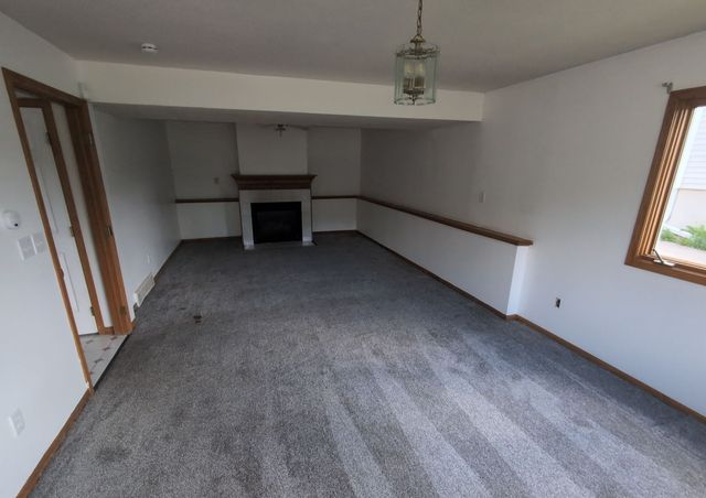 201 E Caulder Circle, Des Moines, IA 50315