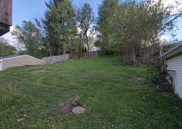 201 E Caulder Circle, Des Moines, IA 50315