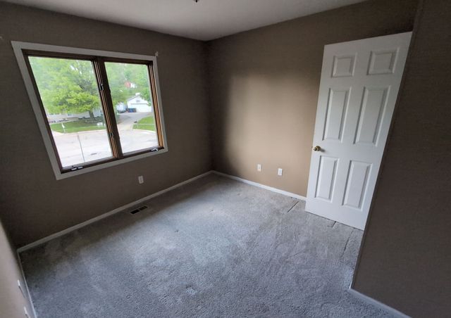 201 E Caulder Circle, Des Moines, IA 50315