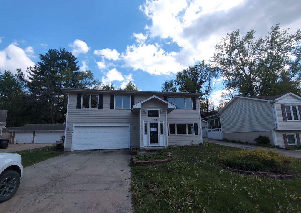 201 E Caulder Circle, Des Moines, IA 50315