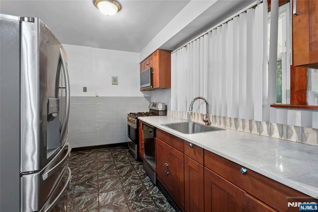 121 Schofield, Newark, NJ 07106