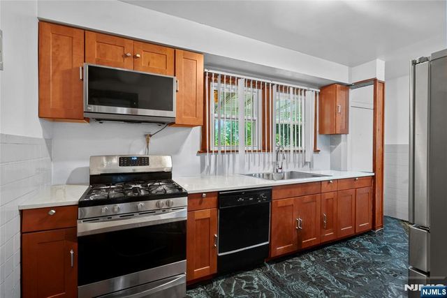 121 Schofield, Newark, NJ 07106