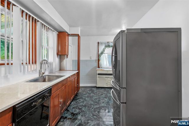 121 Schofield, Newark, NJ 07106