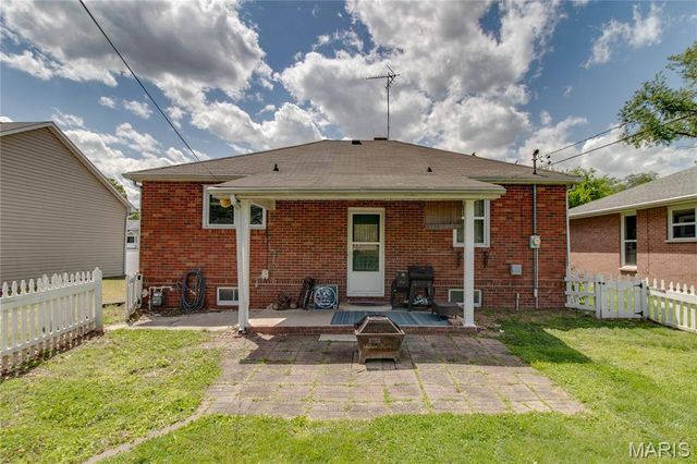315 Doerr Street, Roxana, IL 62084