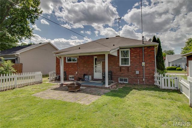 315 Doerr Street, Roxana, IL 62084