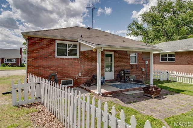 315 Doerr Street, Roxana, IL 62084