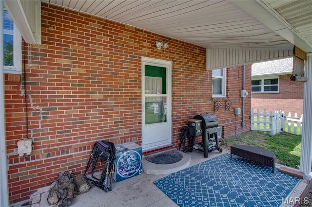 315 Doerr Street, Roxana, IL 62084