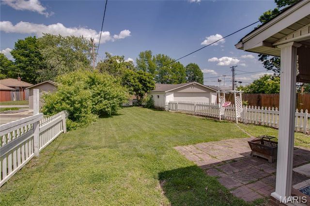 315 Doerr Street, Roxana, IL 62084