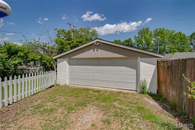 315 Doerr Street, Roxana, IL 62084