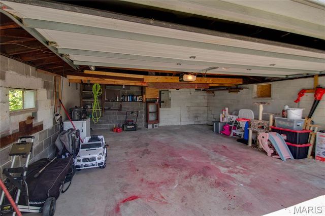 315 Doerr Street, Roxana, IL 62084