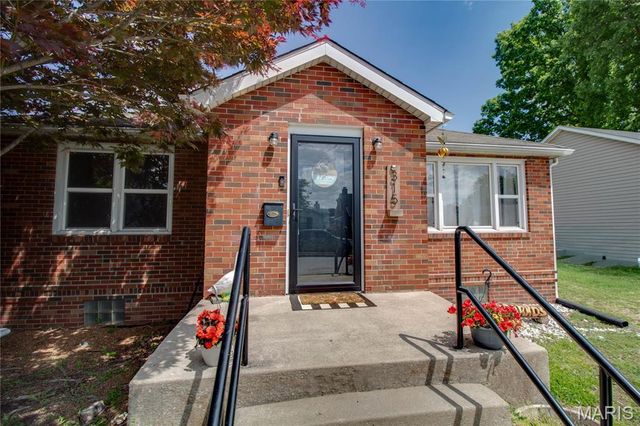 315 Doerr Street, Roxana, IL 62084