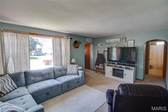 315 Doerr Street, Roxana, IL 62084