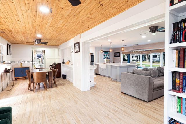 1304 N 40th Ave, Hollywood, FL 33021