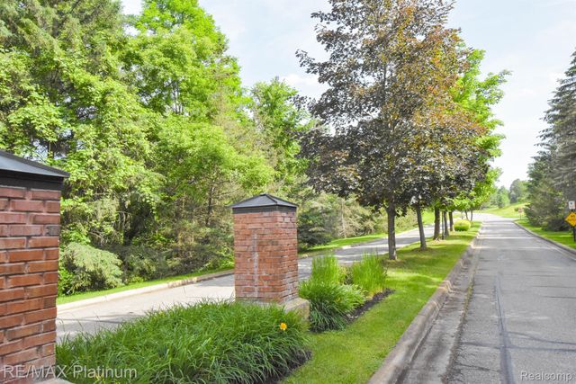 35 SHANNON GLEN Drive, Tyrone Township, MI 48430