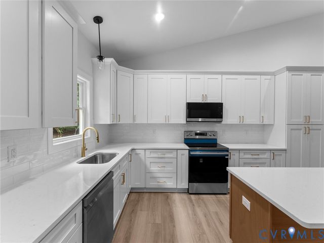 18801 The Glebe Ln, Providence Forge, VA 23030