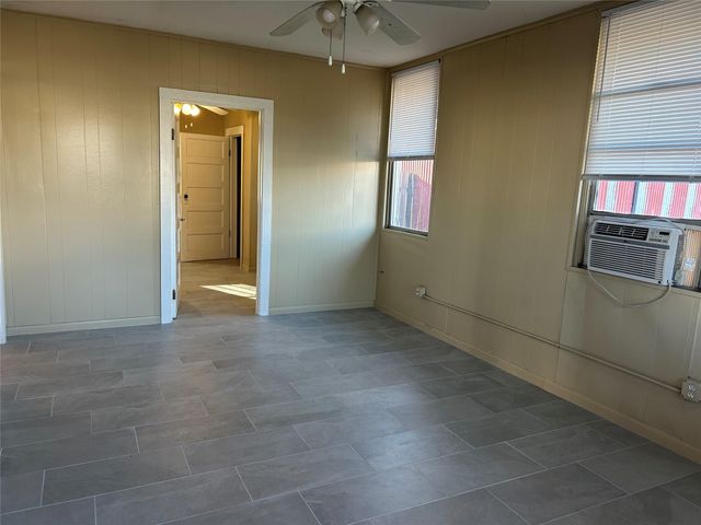 906 Haysel ST, Bastrop, TX 78602