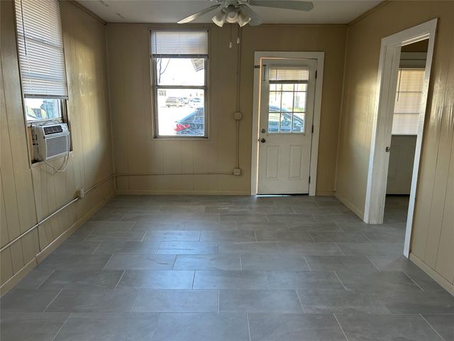 906 Haysel ST, Bastrop, TX 78602