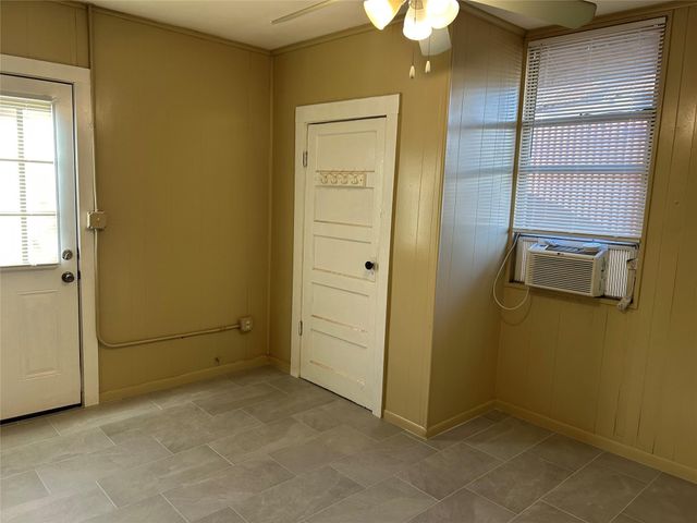 906 Haysel ST, Bastrop, TX 78602