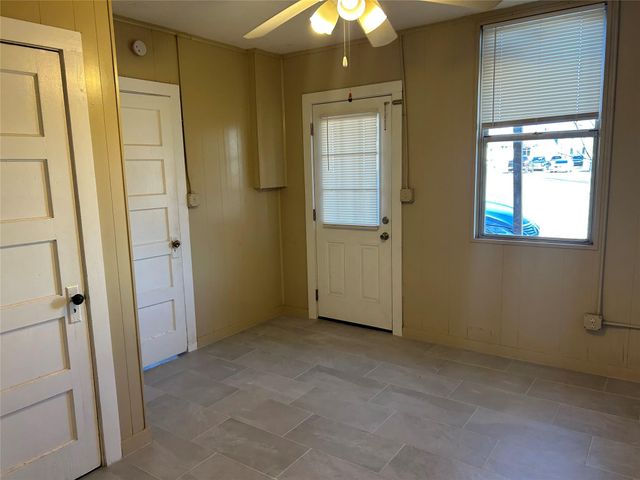 906 Haysel ST, Bastrop, TX 78602