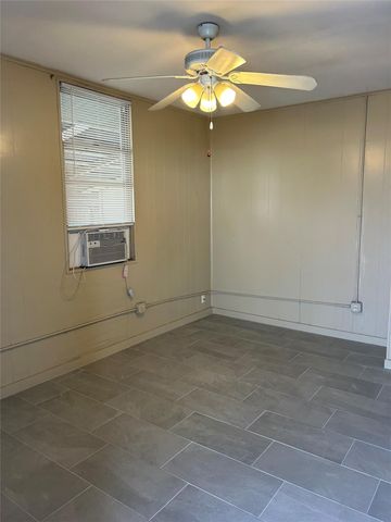 906 Haysel ST, Bastrop, TX 78602