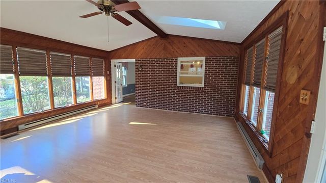 8 Bonnie LN, Newport News, VA 23606