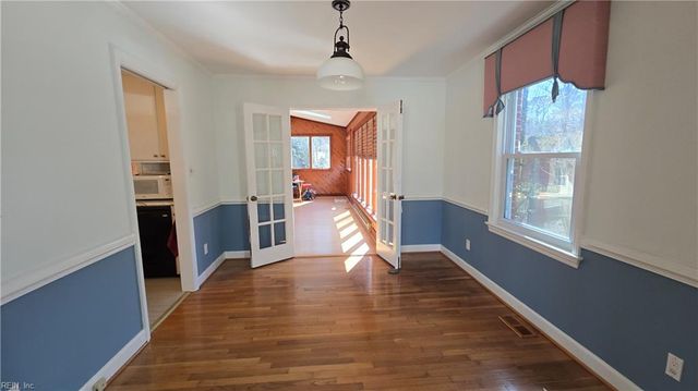 8 Bonnie LN, Newport News, VA 23606