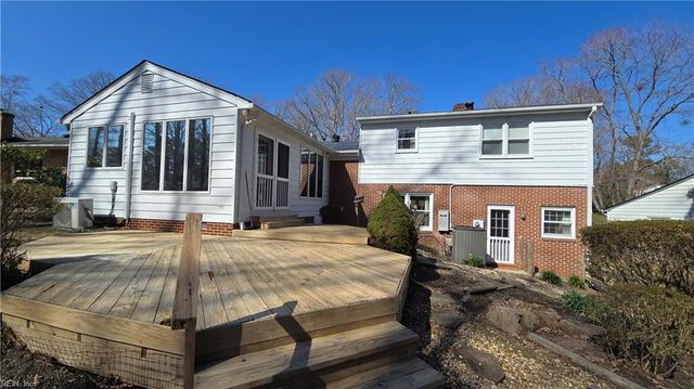 8 Bonnie LN, Newport News, VA 23606