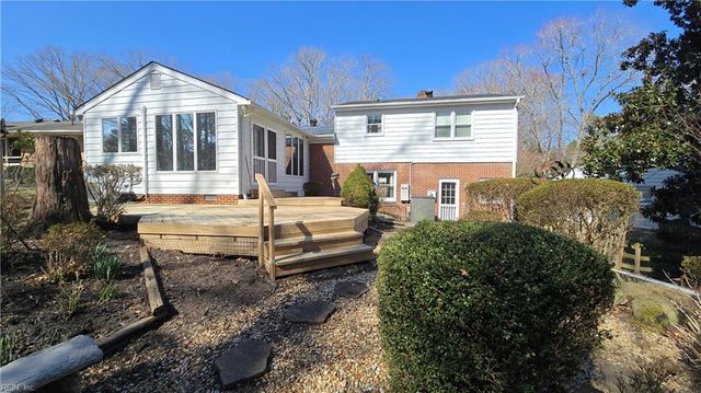 8 Bonnie LN, Newport News, VA 23606