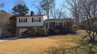 8 Bonnie LN, Newport News, VA 23606