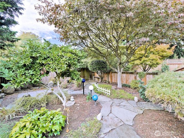 9051 Burke Avenue N, Seattle, WA 98103