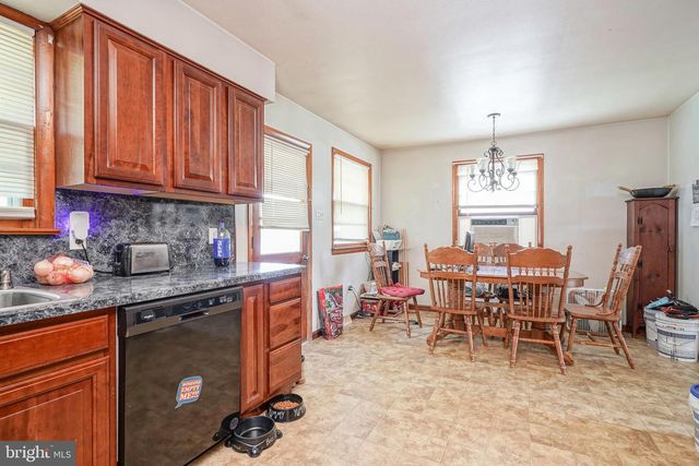 28 MALAGA TERRACE, Malaga, NJ 08328
