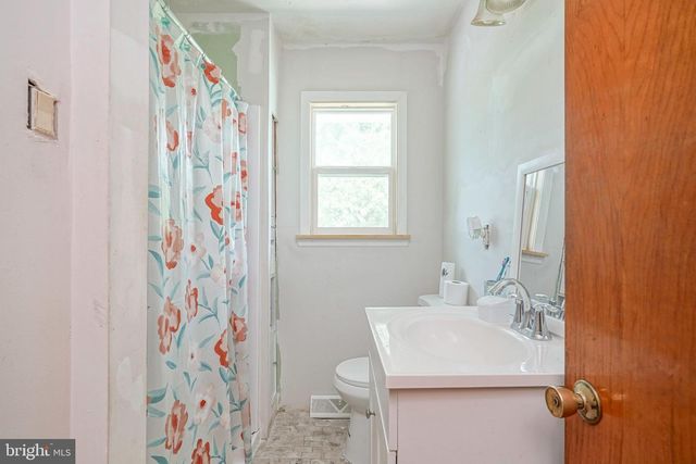28 MALAGA TERRACE, Malaga, NJ 08328