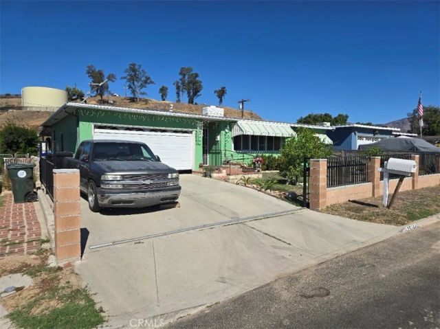 25144 19th, San Bernardino, CA 92404
