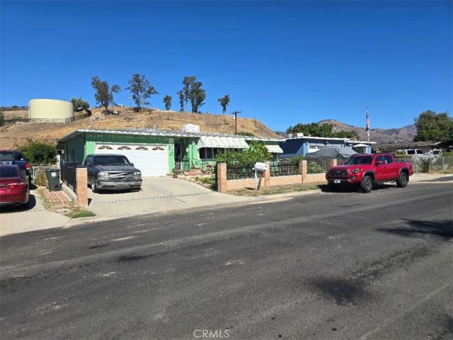 25144 19th, San Bernardino, CA 92404