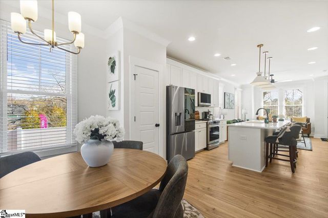 9 Hawthorne Lane Unit 105, Greenville, SC 29615