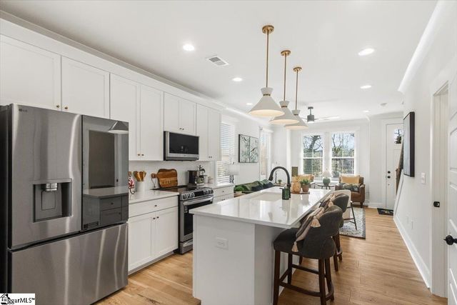 9 Hawthorne Lane Unit 105, Greenville, SC 29615