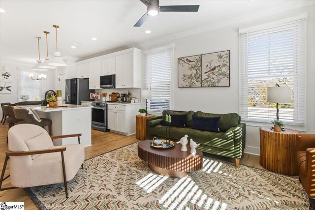 9 Hawthorne Lane Unit 105, Greenville, SC 29615