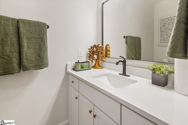 9 Hawthorne Lane Unit 105, Greenville, SC 29615