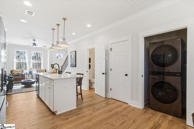 9 Hawthorne Lane Unit 105, Greenville, SC 29615