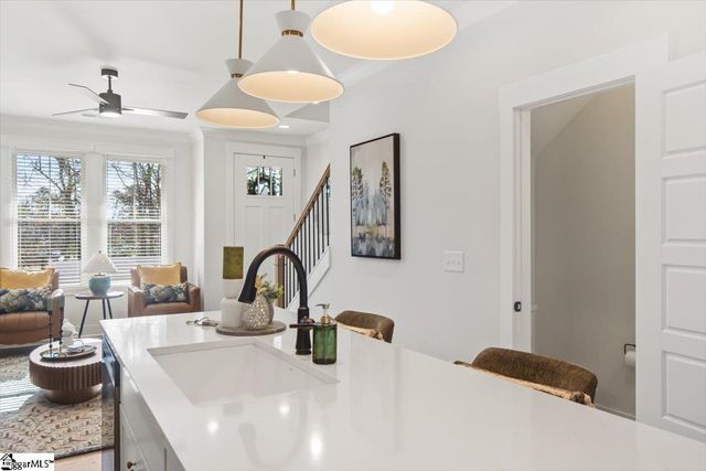 9 Hawthorne Lane Unit 105, Greenville, SC 29615