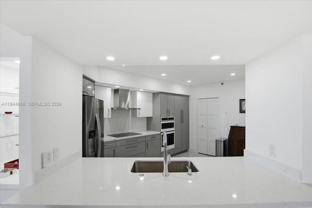 8925 Collins Ave 9F, Surfside, FL 33154