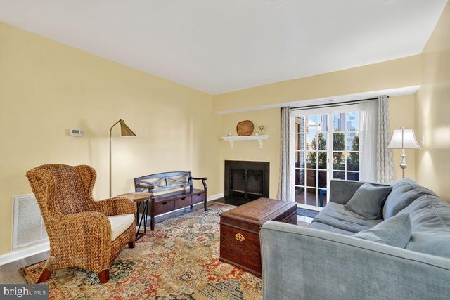 6918 VICTORIA DR #D, Alexandria, VA 22310