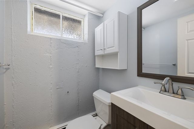 160 Ravenswood Road, Waltham, MA 02453