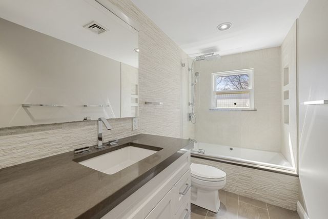 160 Ravenswood Road, Waltham, MA 02453