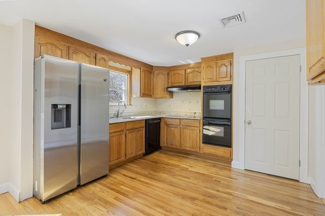 160 Ravenswood Road, Waltham, MA 02453