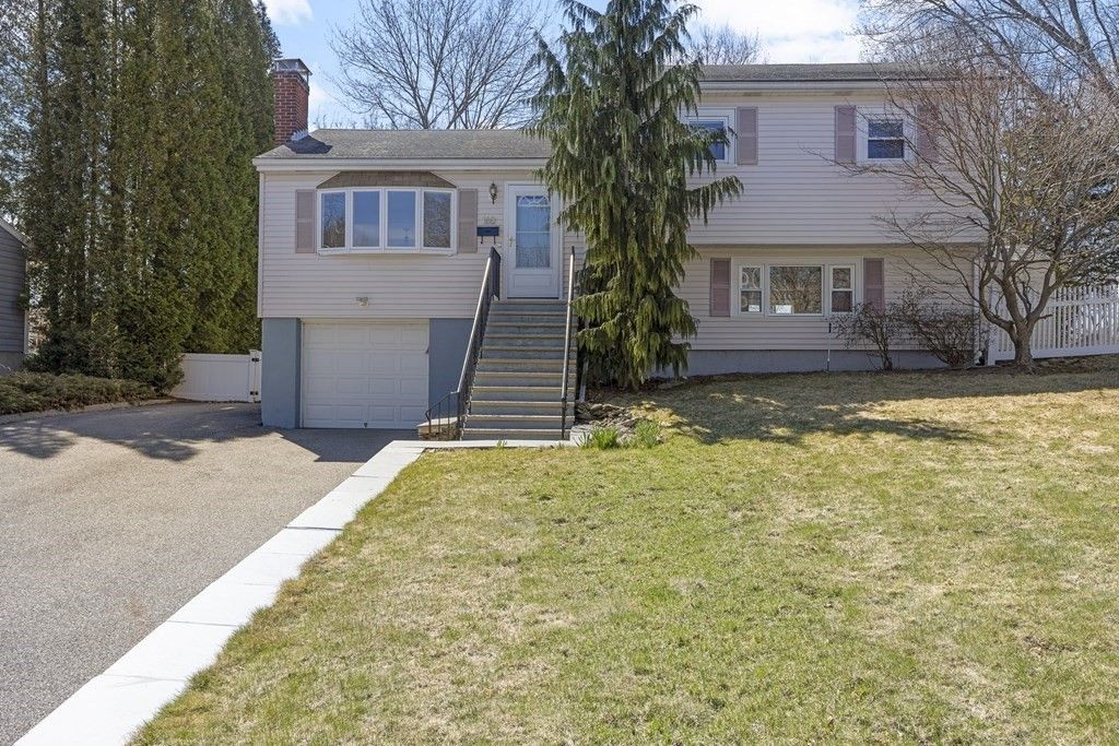 160 Ravenswood Road, Waltham, MA 02453