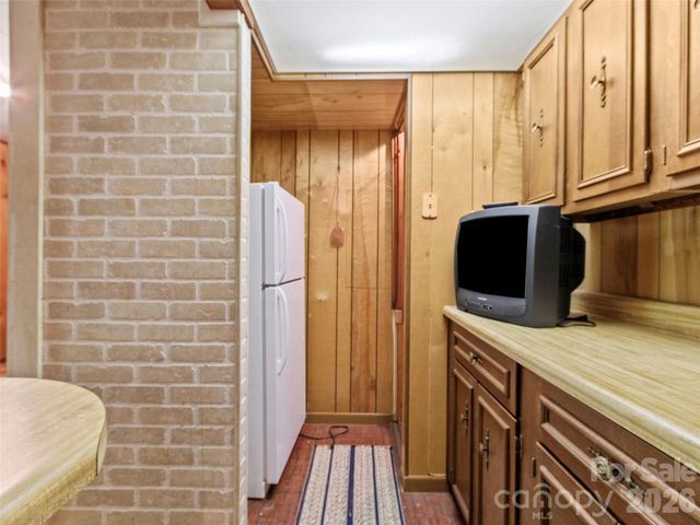 144 Florida Hill Drive, Green Mountain, NC 28740