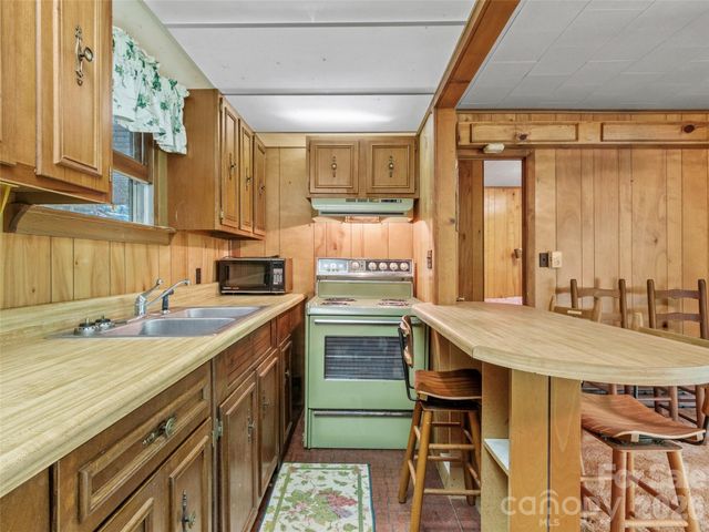 144 Florida Hill Drive, Green Mountain, NC 28740